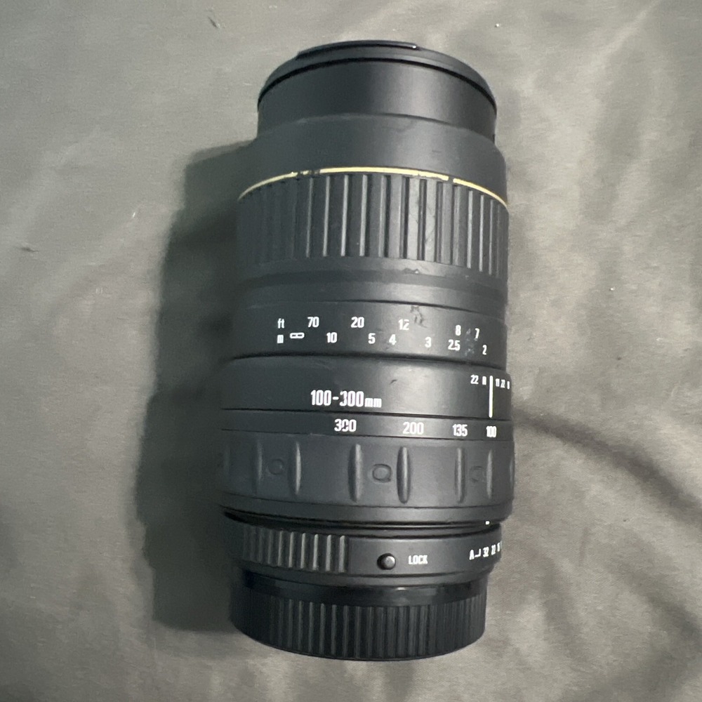 Quantaray 100-300mm 1:4.5-6.7 Autofocus Zoom for Pentax AF Lens W/ 55mm UV Lens